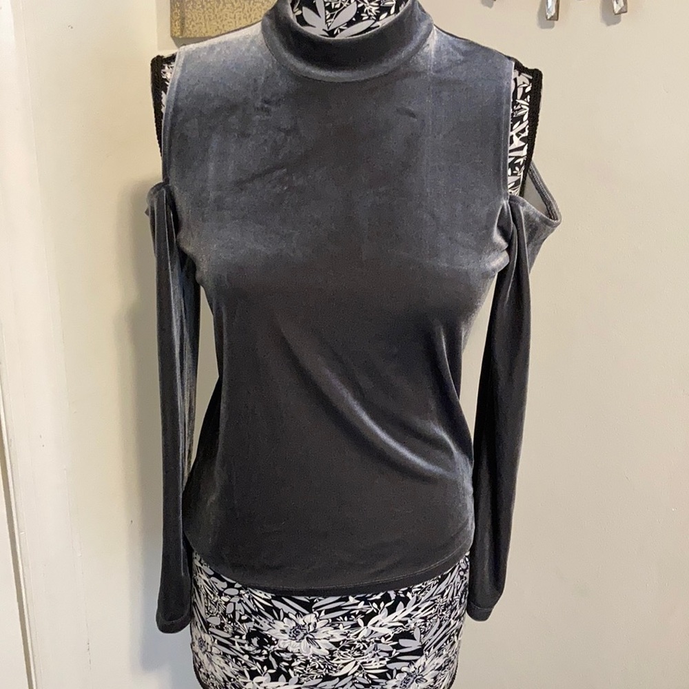 Cold shoulder velour top